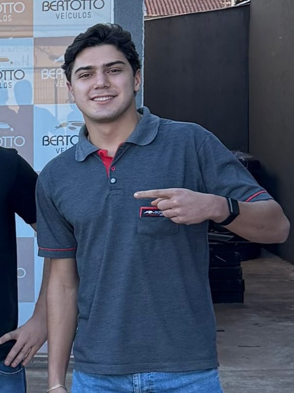 Marcelo Bertotto filho, na loja